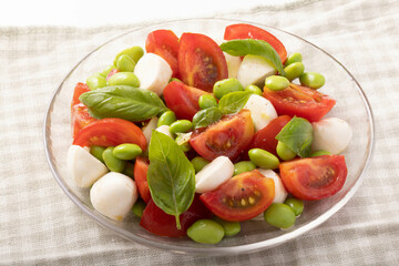 枝豆のサラダ　(トマト・チーズ・バジル)