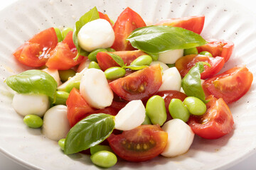 枝豆のサラダ　(トマト・チーズ・バジル)