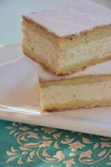 Torta de ricota , cuadrados , porciones , masa , dulce , ricota , derivado de leche , lácteos, azúcar impalpable, dos , primer plano, alimento , pasteleria, preparar, hornear, desayuno, merienda, 