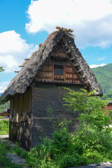 Fototapeta na wymiar 日本の合掌造りの家屋