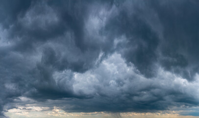 Obraz premium Fantastic thunderclouds at sunrise