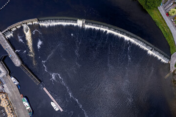 Aerial top down view on a dam and lock system. Water level management. Athlone, Ireland - obrazy, fototapety, plakaty