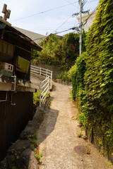 人通りのない狭い路地