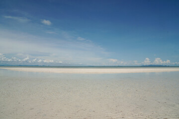 Obraz premium Landscape nature Bang Po Beach is beautiful white sand beach and clear water - can shooting reflection on the beach at Samui Thailand - Seascape travel and outdoor activity - Abstract blue nature 