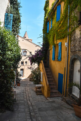 Fototapeta na wymiar Foto de las calles del pueblo francés de Grimaud