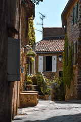 Fototapeta na wymiar Foto de las casas del pueblo francés de Grimaud