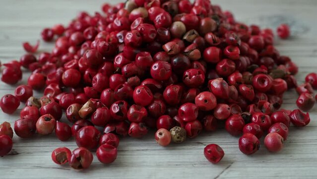 Pink or rose brazilian red peppercorns (schinus terebinthifolius)