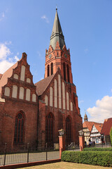 Fototapeta na wymiar Nienburg/Weser; Pfarrkirche St. Marien vom Posthof gesehen
