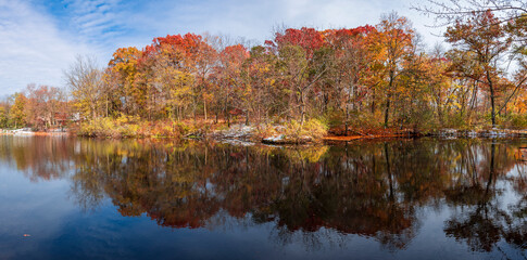 Delnor Woods Park view with autumn colours in Illinois