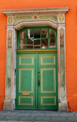 Fototapeta na wymiar old wooden door in Germany Bremen town