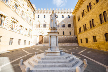 Fototapeta premium View on Piazza Salimbeni with Statue of Sallustio Bandini in Siena old town in Italy