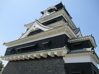 Fototapeta premium 熊本地震から６年、工事が終わり復元された熊本城大天守