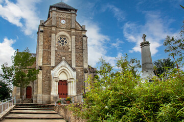 Fototapeta na wymiar Montbert. Façade de l’église Notre-Dame de l’Assomption. Loire-Atlantique. Pays de la Loire 