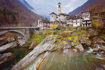 Fototapeta na wymiar Dorf Lavertezzo im Kanton Tessin, schweizer Alpen, Schweiz
