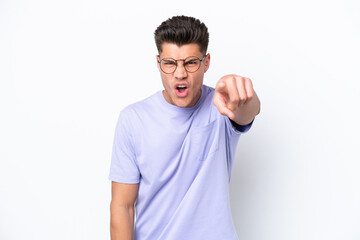 Naklejka premium Young caucasian man isolated on white background frustrated and pointing to the front