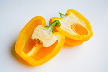 カット野菜　黄パプリカの切り口