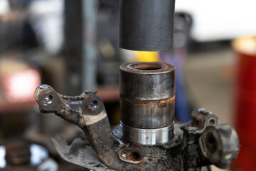 Extracting a Car Wheel Bearing from its Placement with Help of a Hydraulic Press