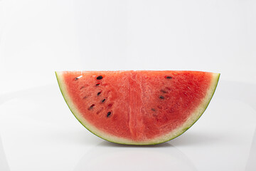 Fototapeta na wymiar Fresh sliced watermelon and watermelon pieces