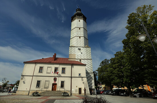 Biecz &ndash; miasto w południowo-wschodniej Polsce. Osada otrzymała prawa magdeburskie w 1257.  Ze względu na bogatą historię często jest nazywane &bdquo;perłą Podkarpacia&rdquo; lub &bdquo;małym Krakowem&rdquo;.
Ratusz z wieżą z