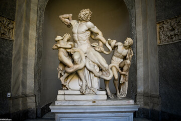 Obraz premium detail of the facade of the cathedral of st peter