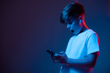 The boy uses the phone for social networks
