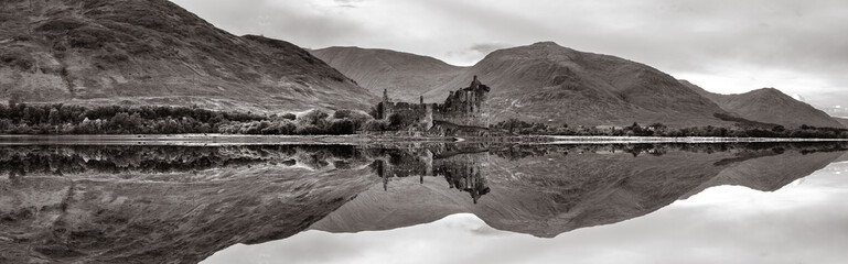 Fototapeta premium The ruins of Kilchurn castle near Loch Awe the longest fresh water loch in Scotland