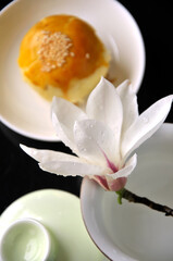 chinese tea set、magnolia and dessert