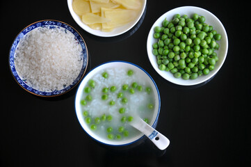 Rice porridge with the pea and fresh ginger