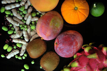 Tropical fruits and peanuts, red beans, lotus seeds