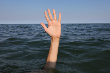 hand of the person who drowns in the sea © ChiccoDodiFC