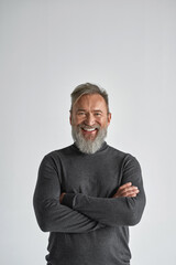 Obraz premium Front of elderly smiling man with crossed arms