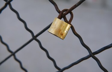 closed hanging locks