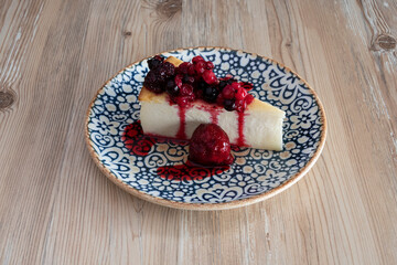 Tarta de queso con frutos rojos