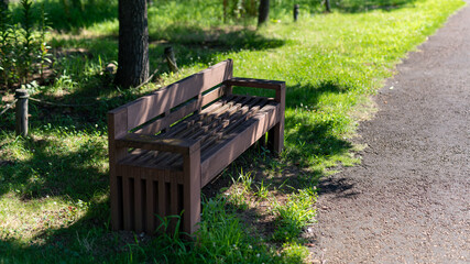 木陰のベンチで一休み