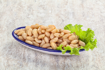 White canned beans for vegan suisine