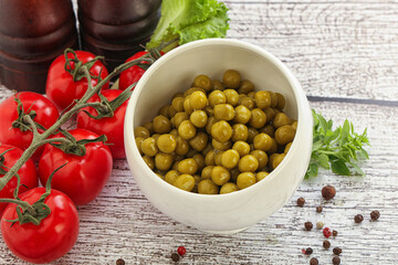 Canned sweet green peas conserve