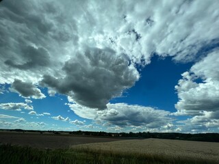 Obraz na płótnie Canvas clouds over the field