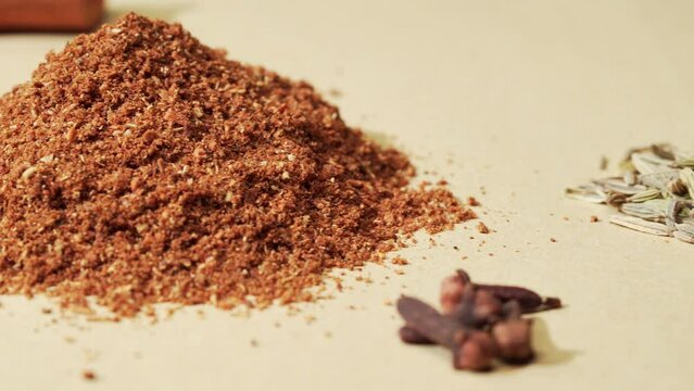 Chinese traditional seasoning five-spice powder and raw materials