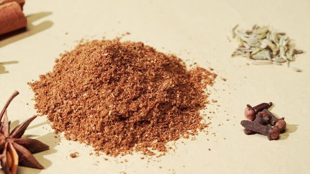 Chinese traditional seasoning five-spice powder and raw materials