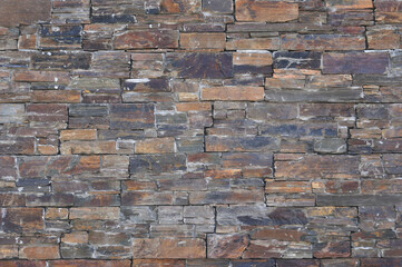 Textura de superficial de um muro construido em pedaços de pedras de xisto