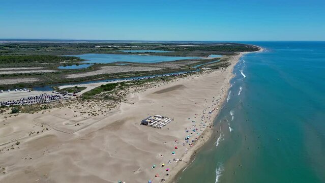 Vue a&eacute;rienne d'une plage du sud de la France