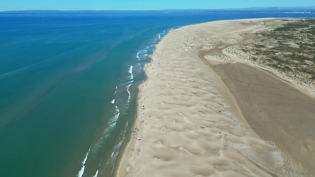 Vue a&eacute;rienne d'une plage du sud de la France