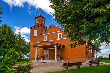 Built in the years 1924-26, a sacred complex consisting of a belfry and a wooden Catholic church dedicated to Our Lady of Częstochowa in the town of Žilina in Masuria in Poland. © Jacek Sakowicz