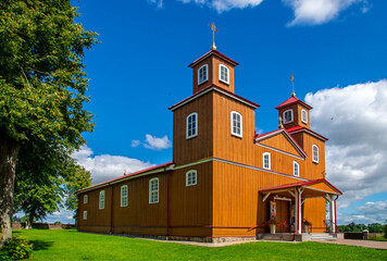 Built in the years 1924-26, a sacred complex consisting of a belfry and a wooden Catholic church dedicated to Our Lady of Częstochowa in the town of Žilina in Masuria in Poland. © Jacek Sakowicz