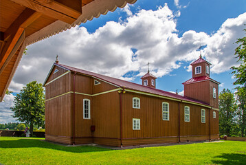 Built in the years 1924-26, a sacred complex consisting of a belfry and a wooden Catholic church dedicated to Our Lady of Częstochowa in the town of Žilina in Masuria in Poland. © Jacek Sakowicz