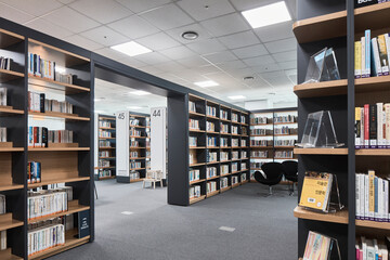 library shelves with books - obrazy, fototapety, plakaty