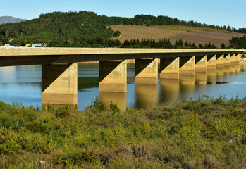 Fototapeta na wymiar The ribs of the road bridge over the Theewaterskloof dam