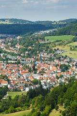 Fototapeta na wymiar Ausblick auf Albstadt-Truchtelfingen im Zollernalbkreis (Schwäbische Alb)