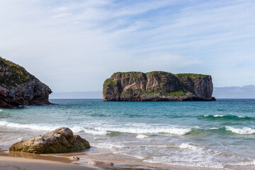 Fototapeta na wymiar Northern Spain beach, beautiful sea, next to cliffs and rocks on the shore
