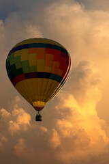 Fototapeta premium Sailing in the Sky at Sunset